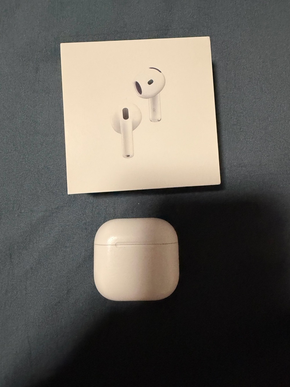 Apple Gen 4 Airpods